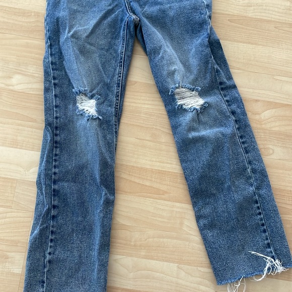 Distressed jeans - Picture 2 of 4